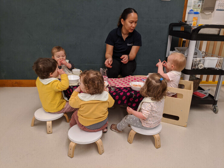 teacher is teaching kids